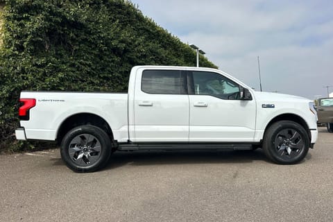 2025 Ford F-150 Lightning Flash