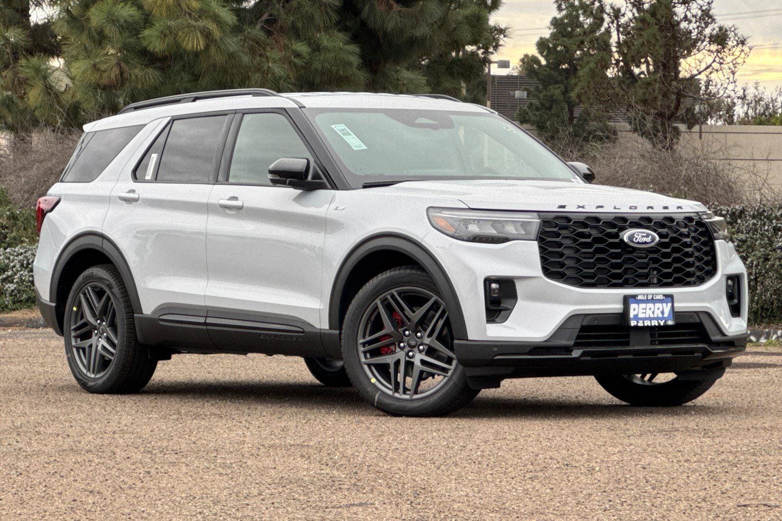 2026 Ford Explorer ST-LINE's photo