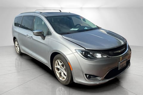 1 image of 2020 Chrysler Pacifica Limited