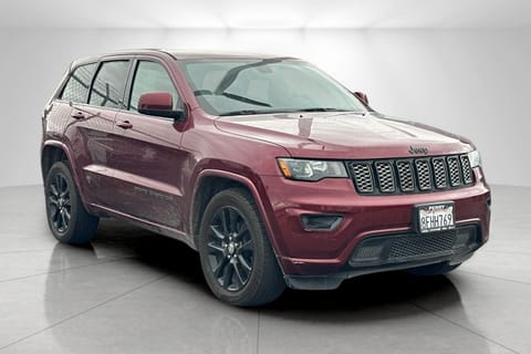 1 image of 2018 Jeep Grand Cherokee Altitude