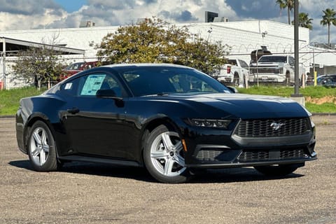 1 imagen de 2026 Ford Mustang EcoBoost