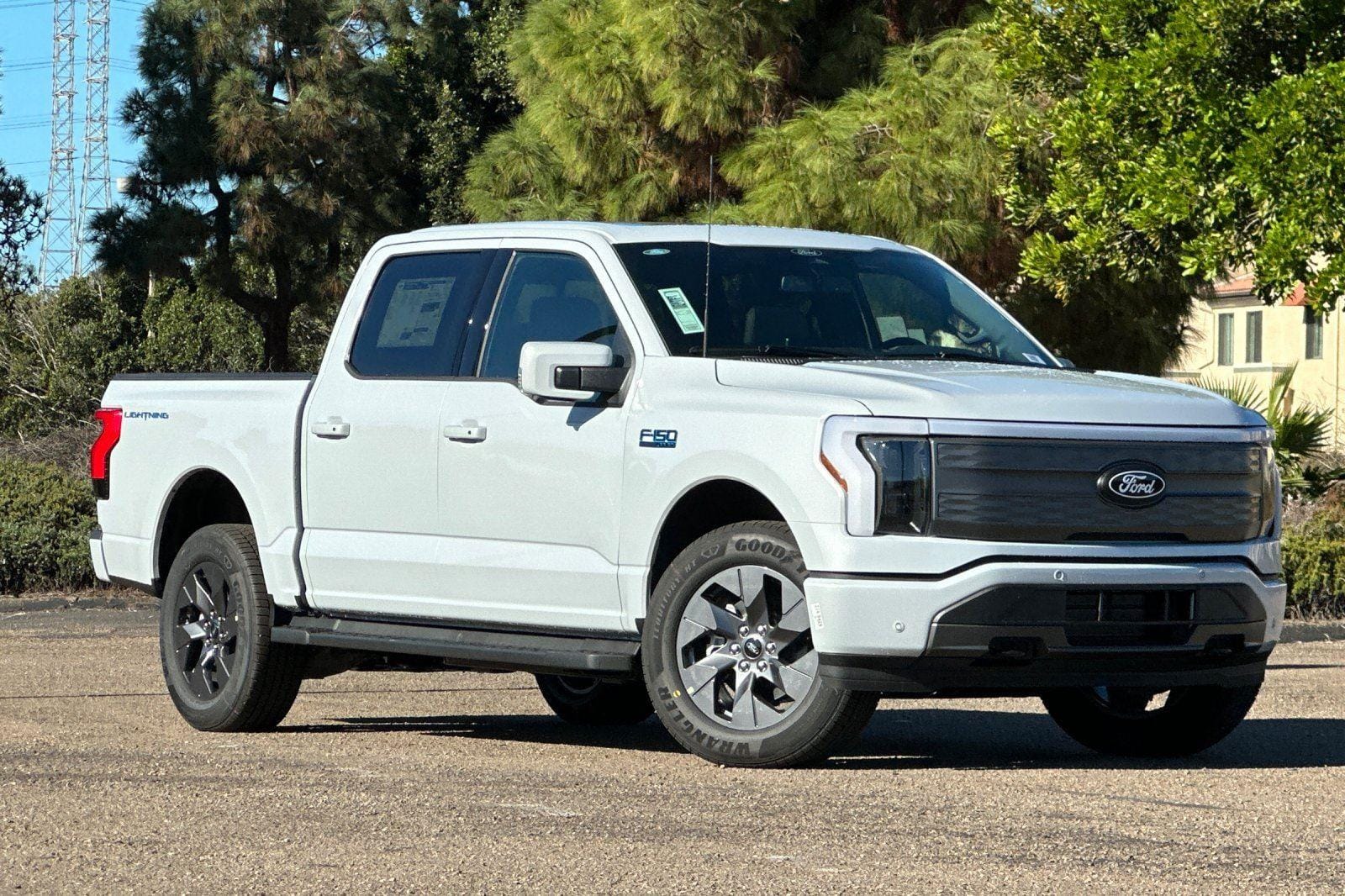 2025 Ford F-150 Lightning Lariat's photo
