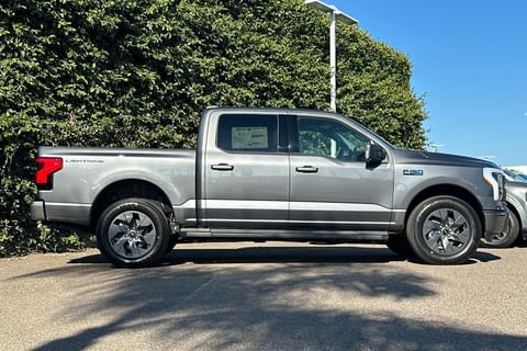 2025 Ford F-150 Lightning Flash