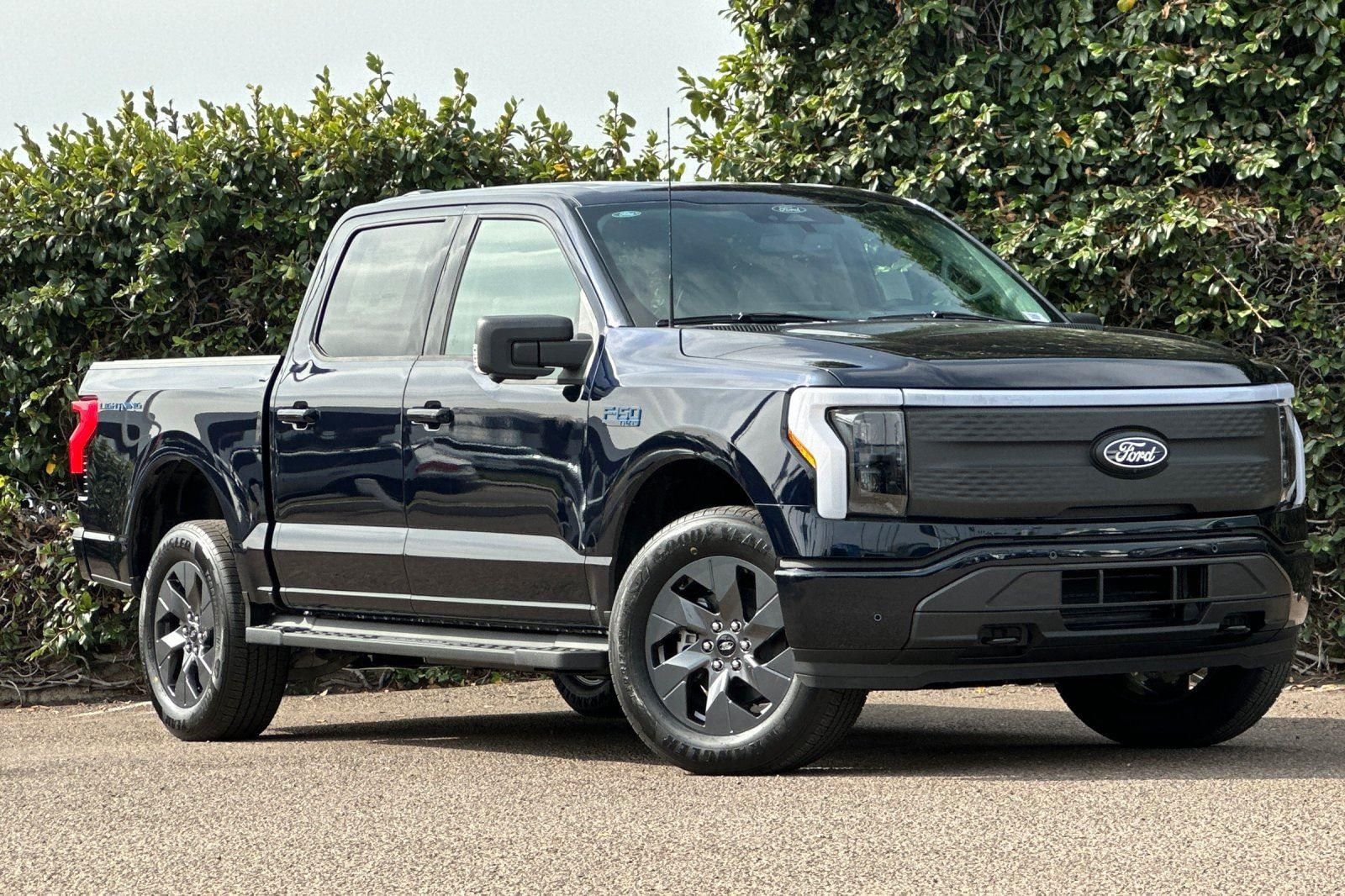 2025 Ford F-150 Lightning Flash's photo