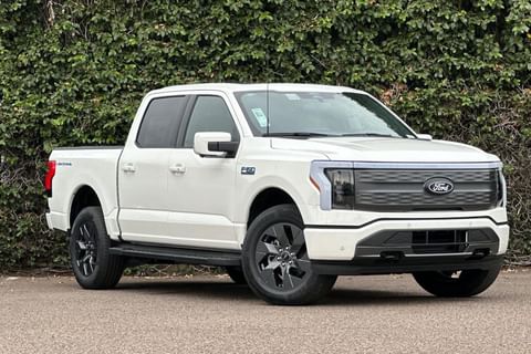 1 imagen de 2025 Ford F-150 Lightning LARIAT