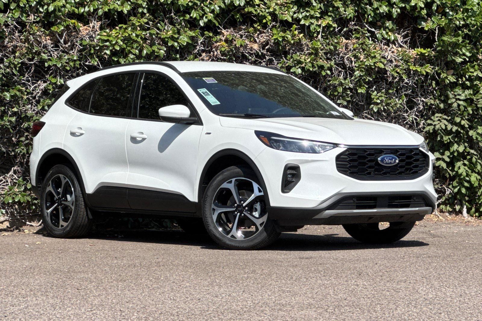 2025 Ford Escape ST-Line Select's photo