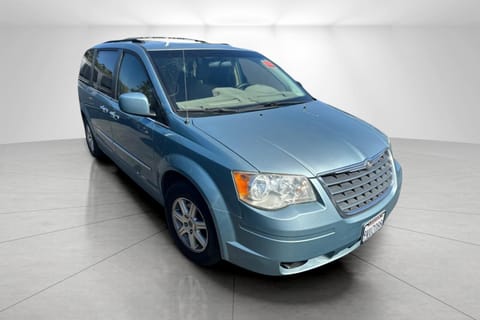 1 image of 2009 Chrysler Town & Country Touring