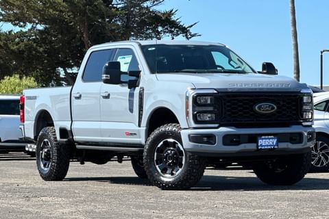 1 imagen de 2026 Ford F-350SD Lariat