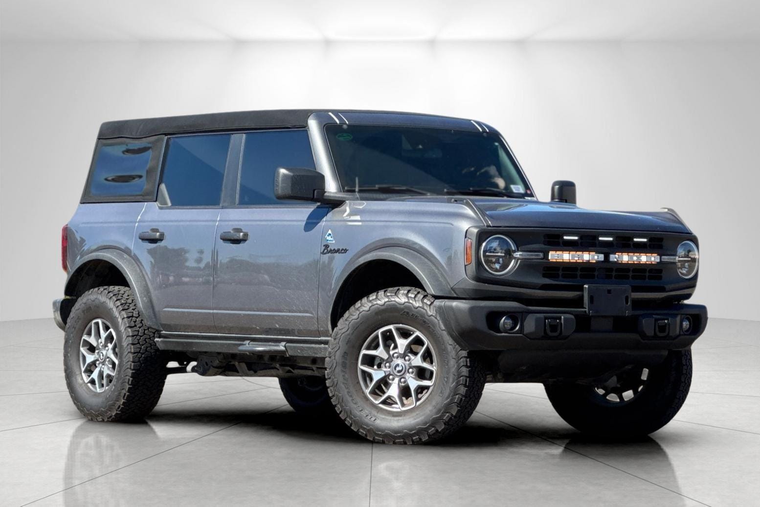 2023 Ford Bronco 4-Door Black Diamond's photo