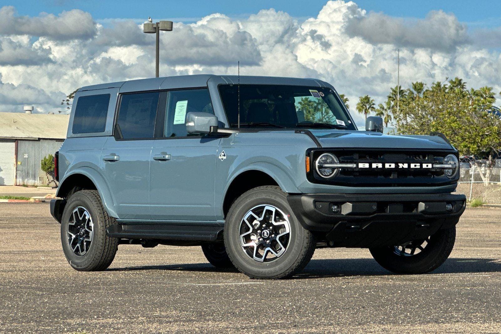 2025 Ford Bronco Outer Banks's photo