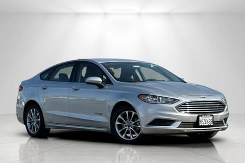 1 image of 2017 Ford Fusion Hybrid SE