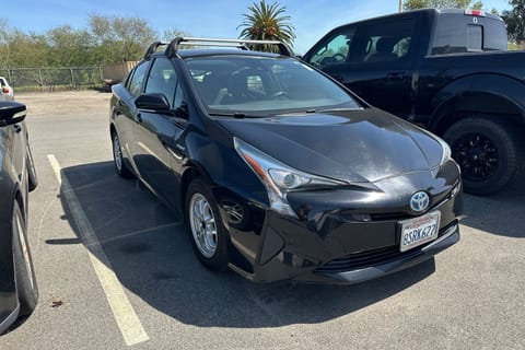 1 image of 2017 Toyota Prius Four