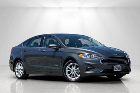 1 image of 2019 Ford Fusion Hybrid SE