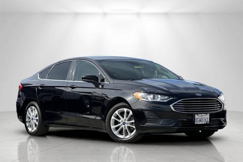 1 image of 2019 Ford Fusion SE