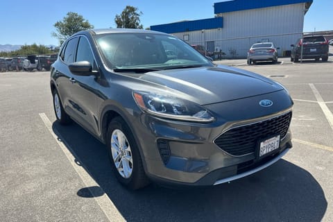 1 image of 2020 Ford Escape SE