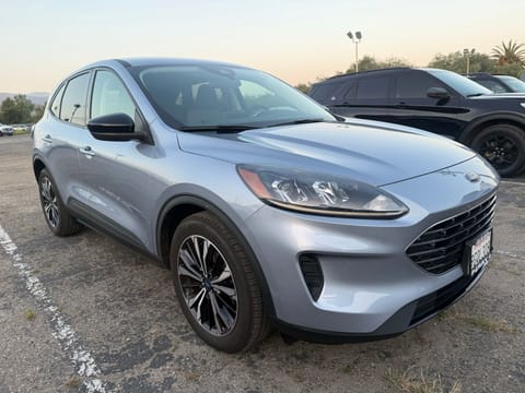 1 image of 2022 Ford Escape SE
