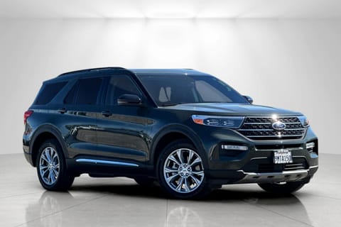 1 imagen de 2024 Ford Explorer XLT