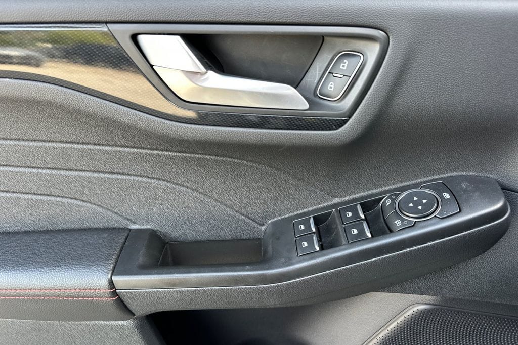 2025 Ford Escape ST-Line Select - Photo 9