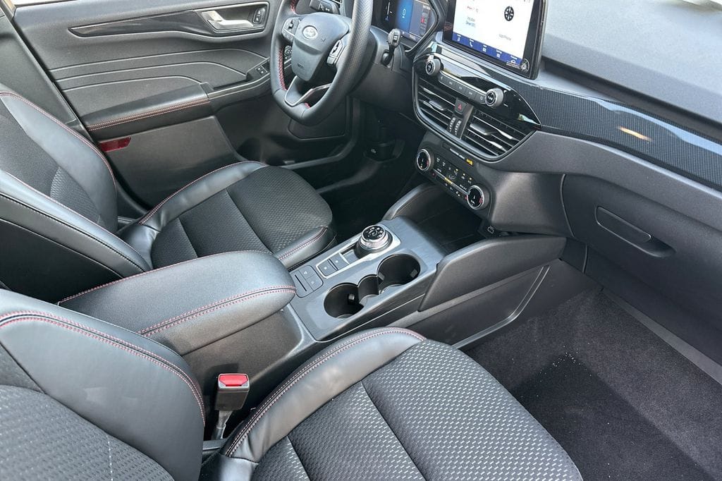 2025 Ford Escape ST-Line Select - Photo 13