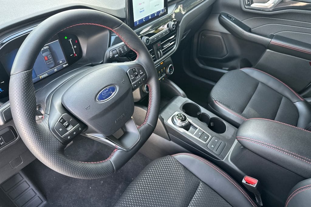 2025 Ford Escape ST-Line Select - Photo 8