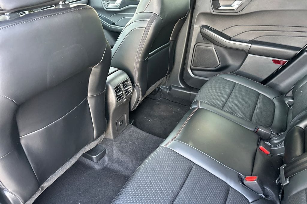 2025 Ford Escape ST-Line Select - Photo 10