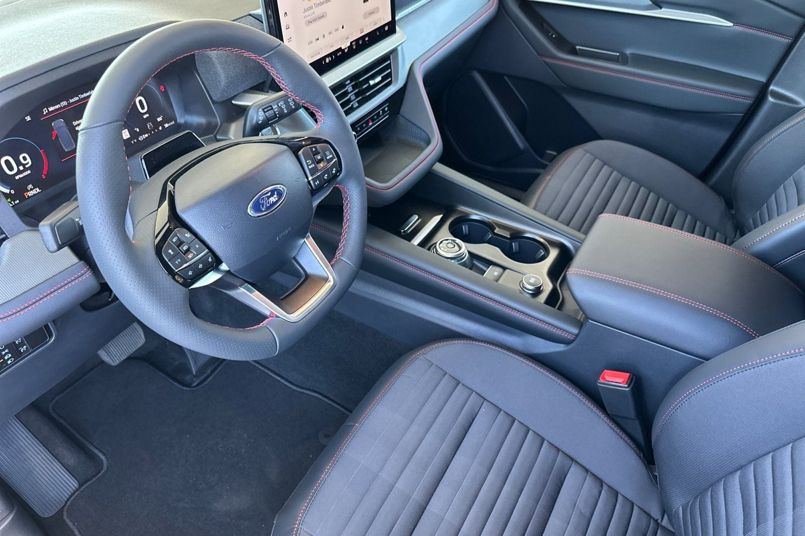 2025 Ford Explorer ST-Line - Photo 9
