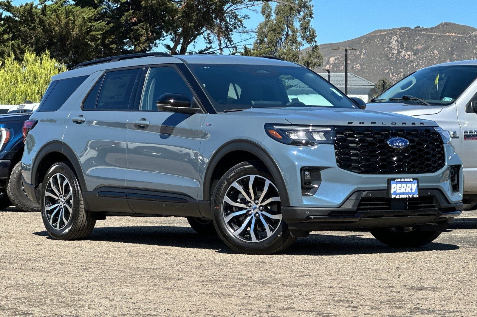 2025 Ford Explorer ST-LINE RWD (PL535)'s photo