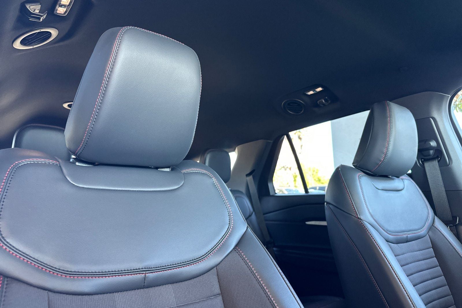 2025 Ford Explorer ST-Line - Photo 17