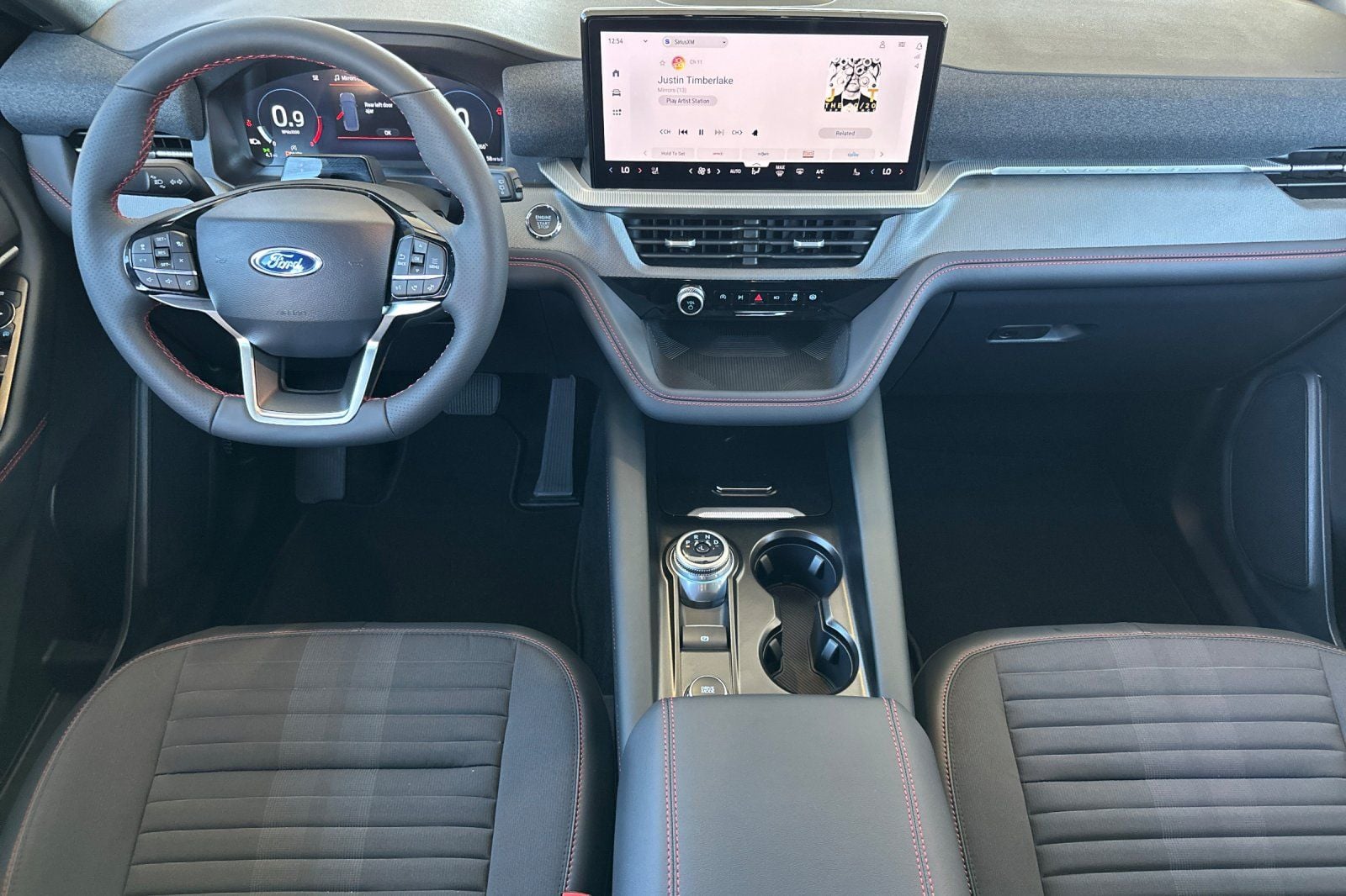 2025 Ford Explorer ST-Line - Photo 12
