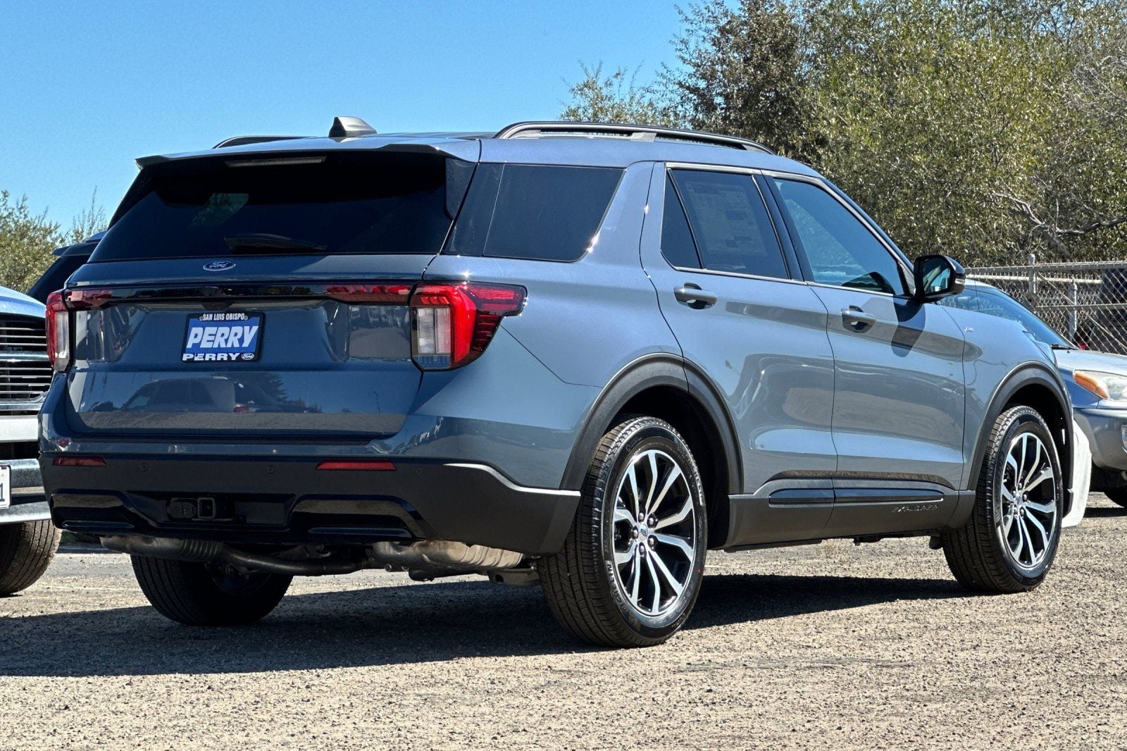 2025 Ford Explorer ST-Line - Photo 3