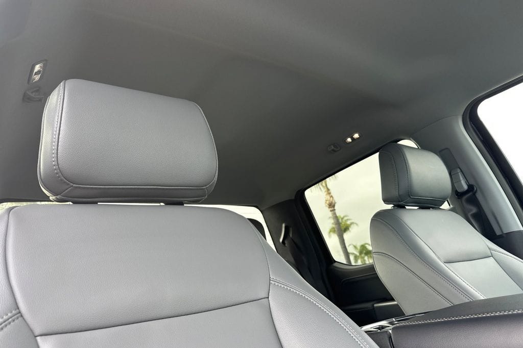2025 Ford F-150 Lightning Flash - Photo 12