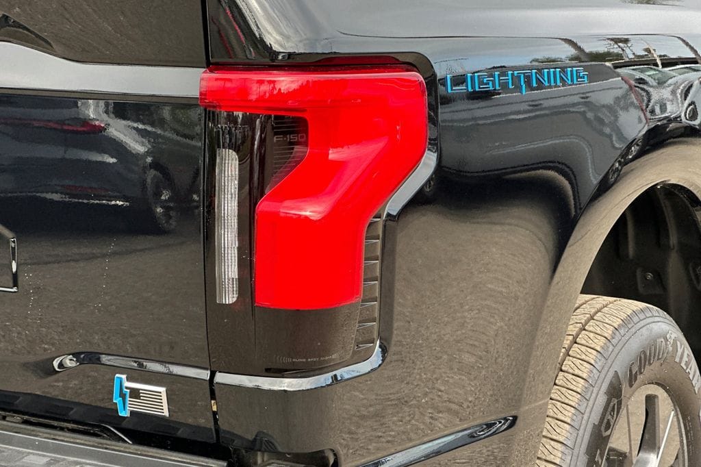 2025 Ford F-150 Lightning Flash - Photo 19