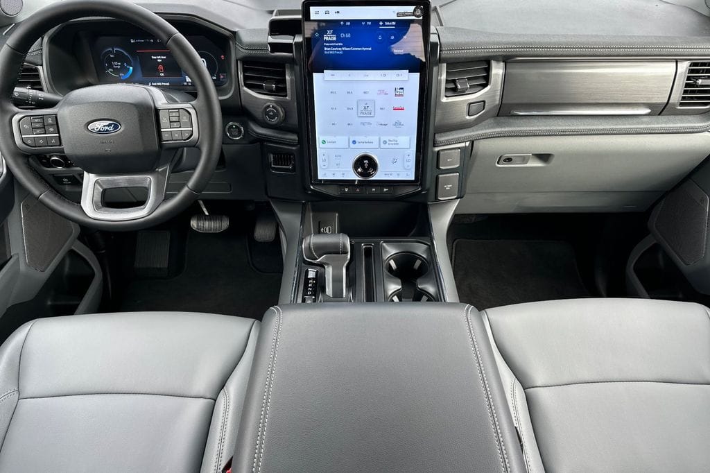 2025 Ford F-150 Lightning Flash - Photo 9