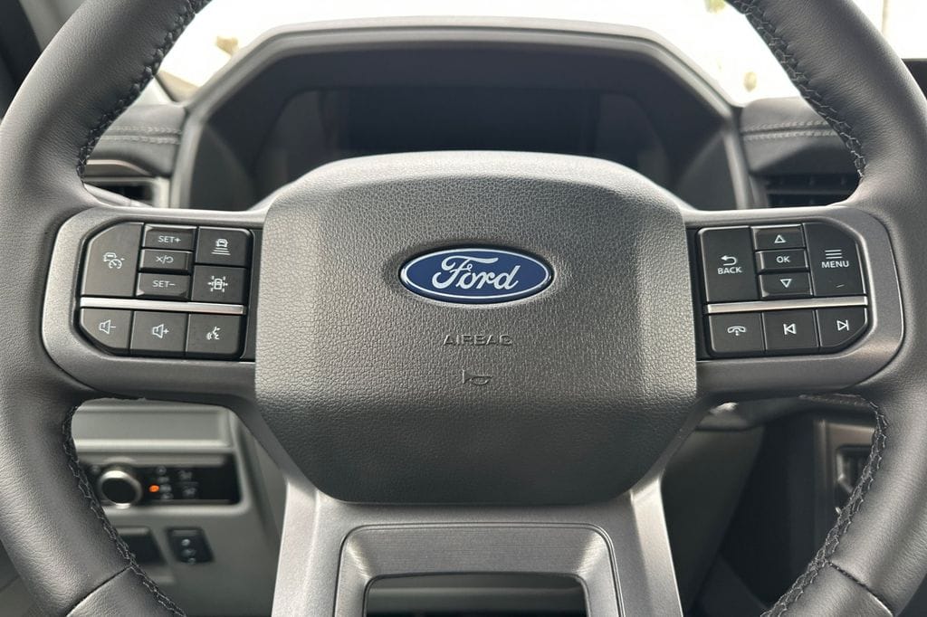 2025 Ford F-150 Lightning Flash - Photo 17