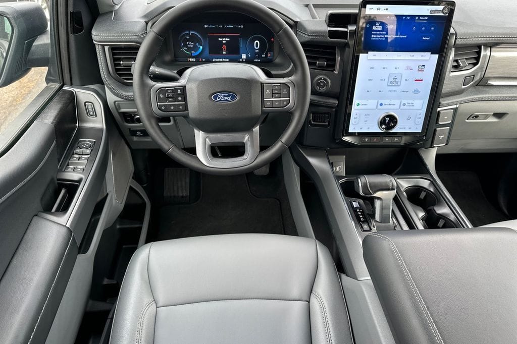 2025 Ford F-150 Lightning Flash - Photo 10