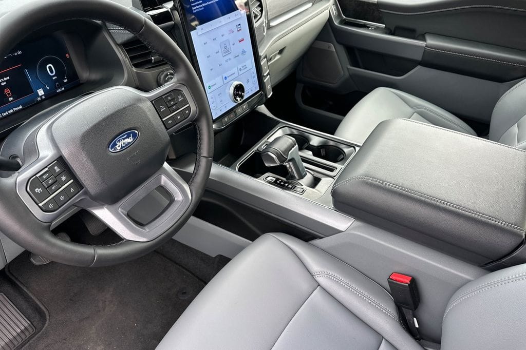 2025 Ford F-150 Lightning Flash - Photo 6