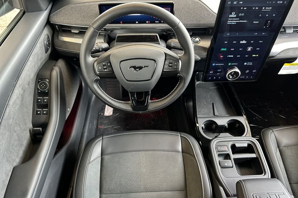 2025 Ford Mustang Mach-E GT - Photo 11