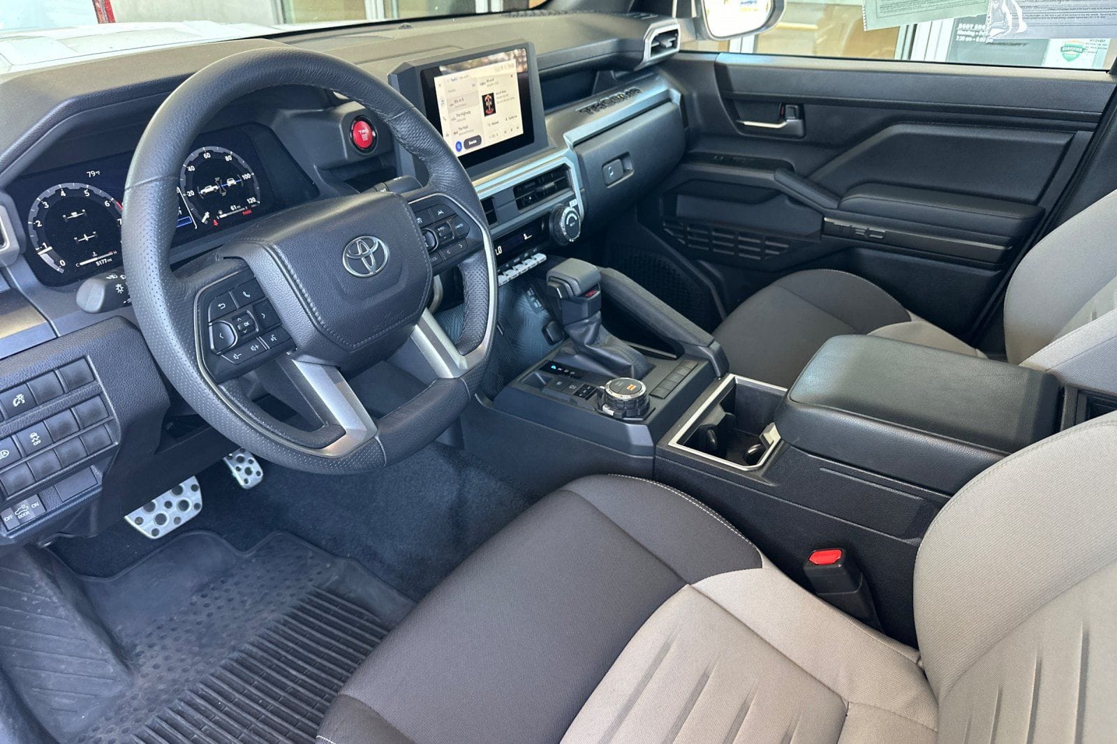 2025 Toyota Tacoma TRD Sport - Photo 9