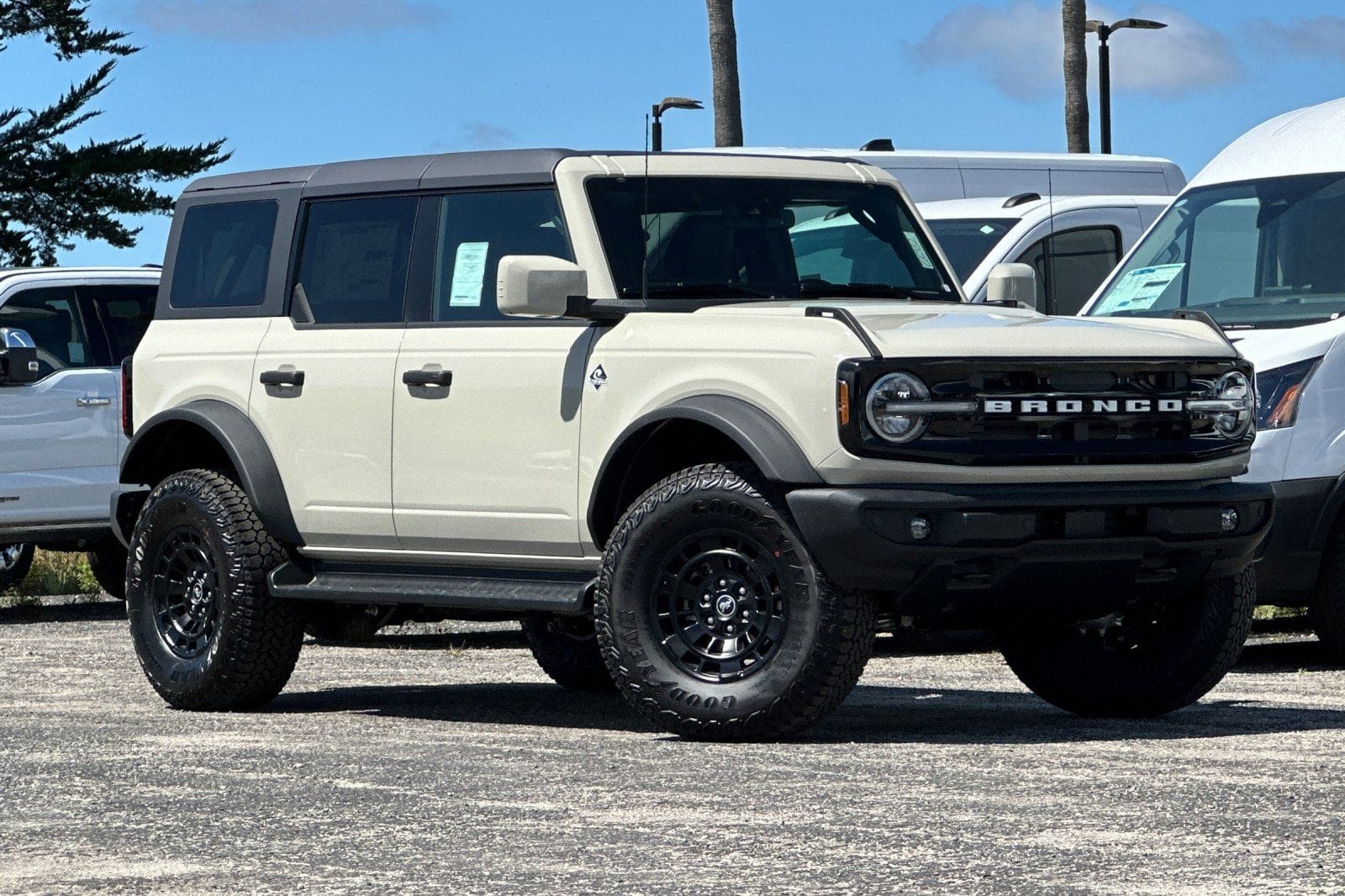 2026 Ford Bronco Outer Banks 4x4's photo