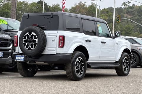 2026 Ford Bronco Outer Banks