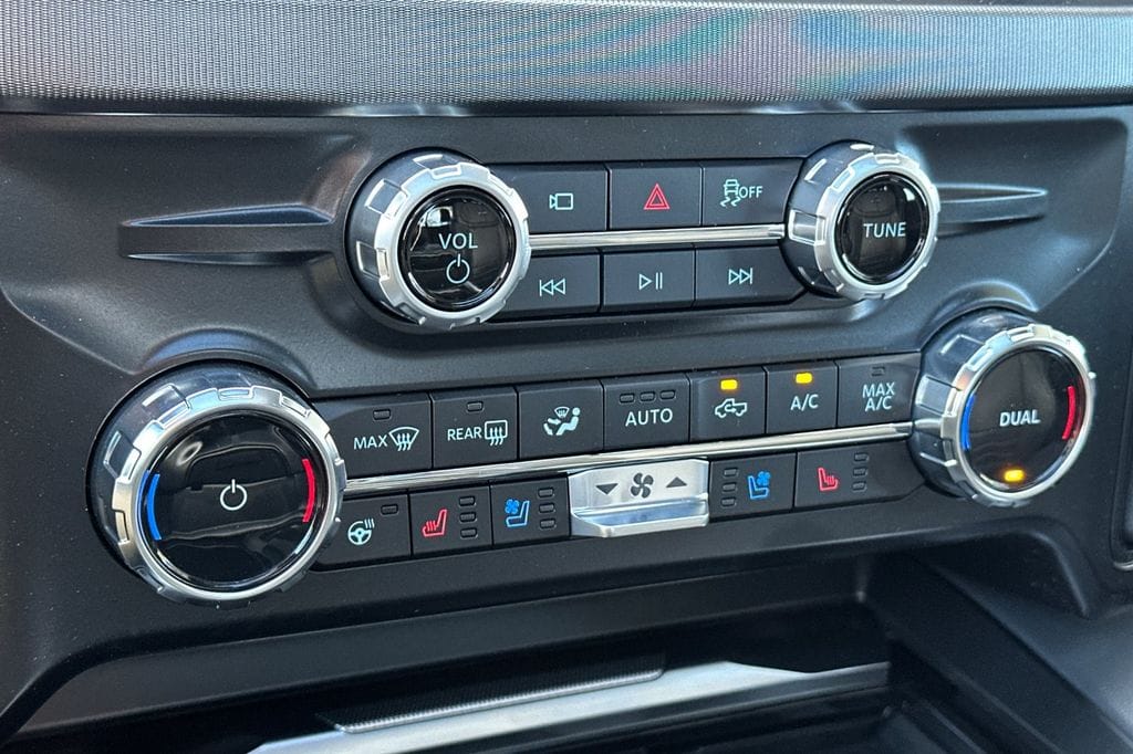 2026 Ford F-350 Super Duty Platinum - Photo 15