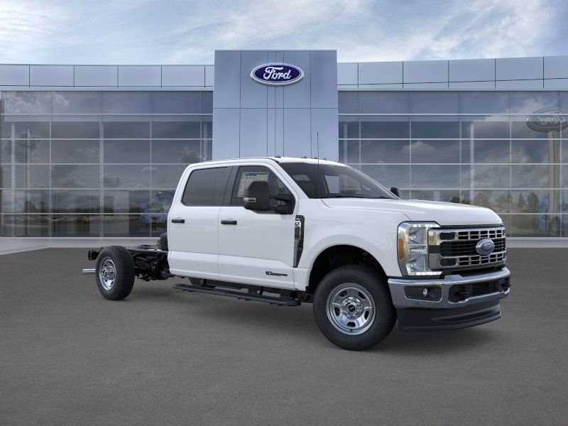 2025 Ford F-350 Super Duty Chassis Cab XL's photo