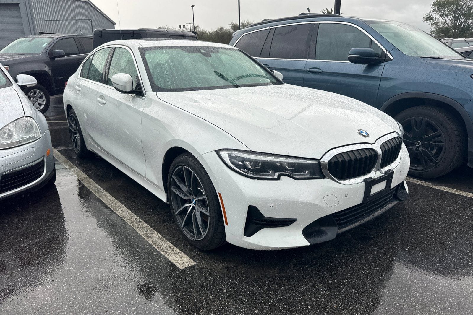 2020 BMW 3 Series 330i's photo
