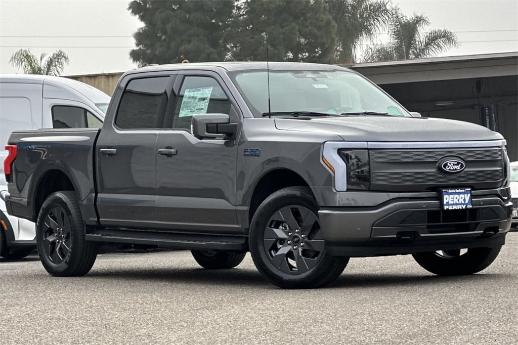 2025 Ford F-150 Lightning Lariat's photo