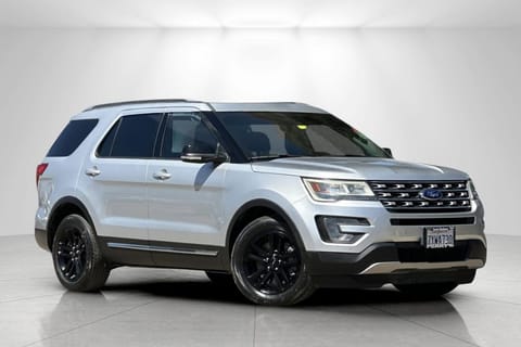 1 image of 2017 Ford Explorer XLT