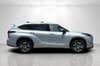 2 thumbnail image of  2021 Toyota Highlander Hybrid XLE