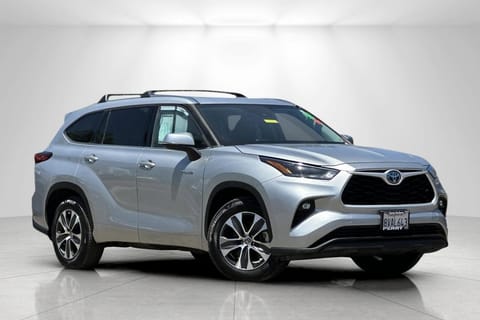 1 image of 2021 Toyota Highlander Hybrid XLE