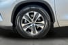 28 thumbnail image of  2021 Toyota Highlander Hybrid XLE