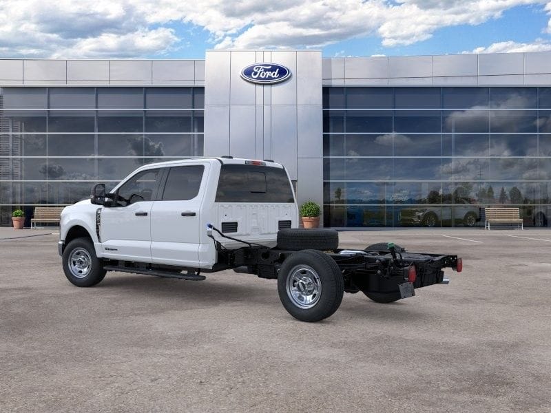 2025 Ford F-350 Super Duty Chassis Cab XL - Photo 4