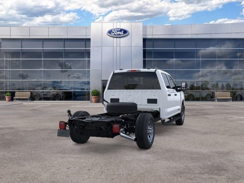 2025 Ford F-350 Super Duty Chassis Cab XL - Photo 2